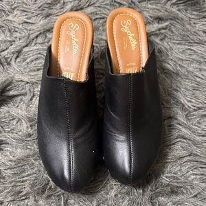 Seychelles Black Leather Women's Mules
